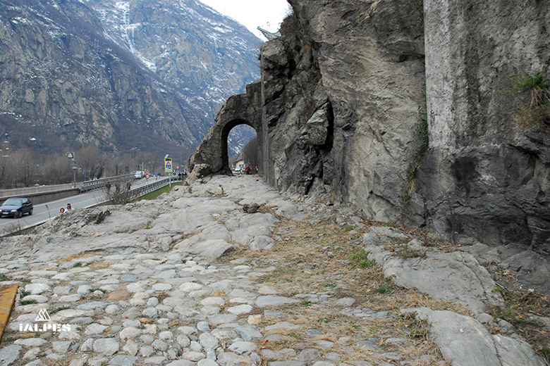 Donnas, la voie romaine taillée