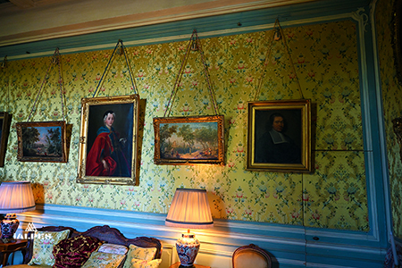 Château de Fléchères, salon bleu et les soieries