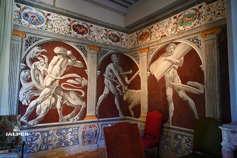 Fresques les Travaux d'Hercule sous les traits d'Henri IV au château de Fléchères