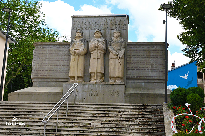 Oyonnax, monument commémoratif Les Géants de pierre