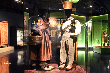 Costumes et coiffes bressanes