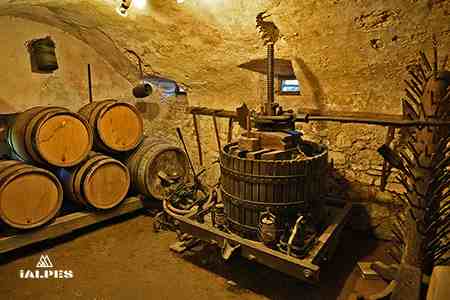 Musée du Bugey-Valromey, le pressoir et la cave