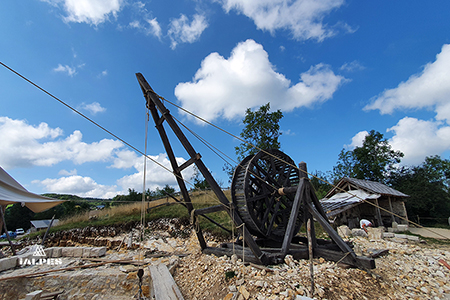 Chantier de construction historique et médiéval à Montcornelles dans l'Ain