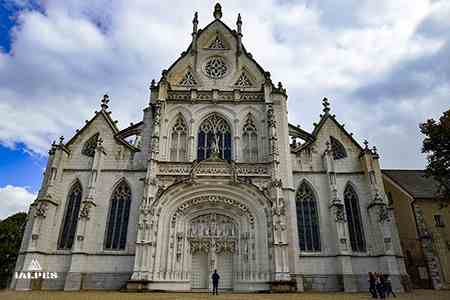 Monastère royal de Brou, l'église Saint-Nicolas-de-Tolentin de Brou