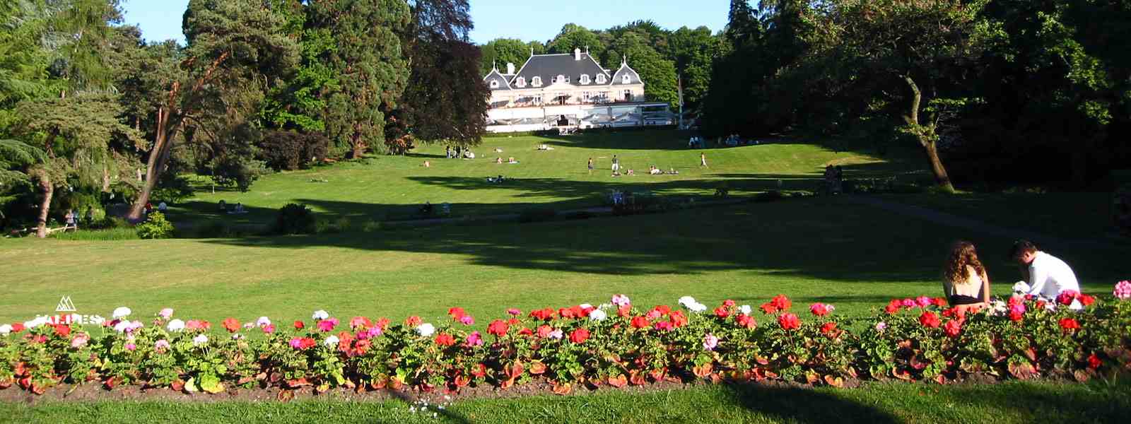 Genève, parc des Eaux-Vives et l'hotel restaurant des Eaux-Vives à Genève