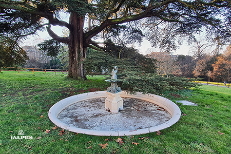 Genève, parc La Grange, fontaine l'enfant au poisson