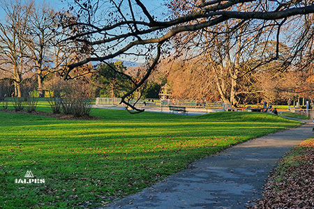 Genève, parc La Grange, aire de jeux enfants