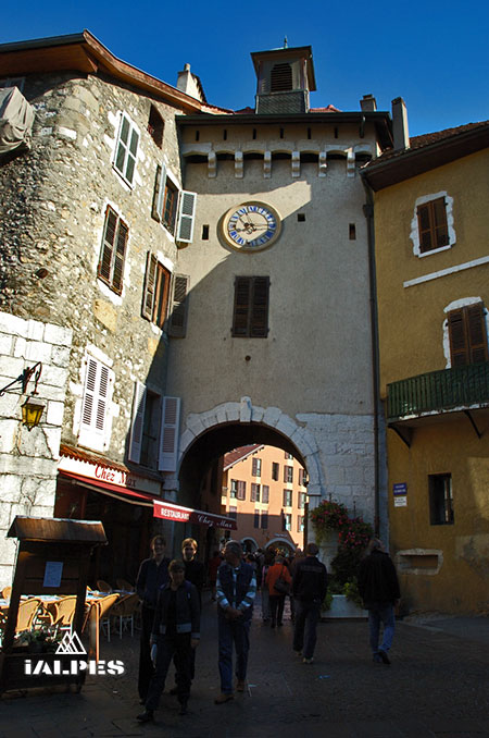 La Porte de l'Horloge et les ruelles médiévales d'Annecy