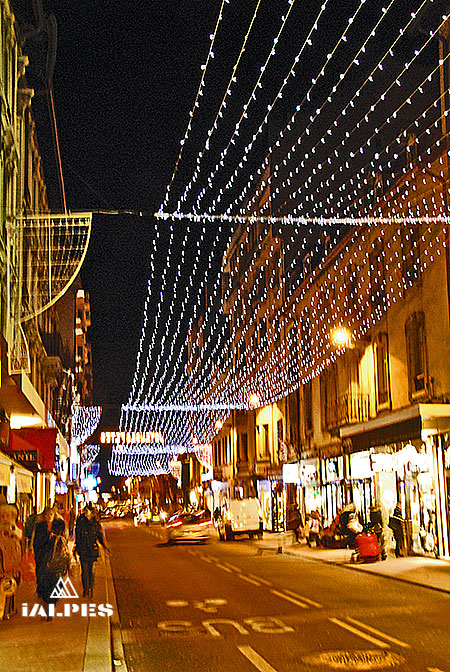 Illuminations et décorations de fêtes dans la ville basse d'Annecy