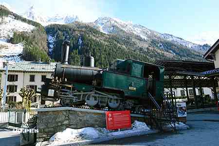 Chamonix, la gare du Montenvers et l'ancienne locomotive à vapeur