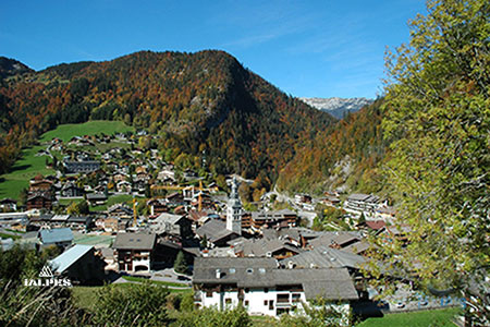 Vue sur la station de La Clusaz