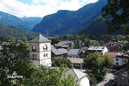 Vue panoramique sur le village de Samoëns en Haute-Savoie