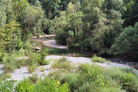 Camping Le Verger Plage sur le Chéran à Alby