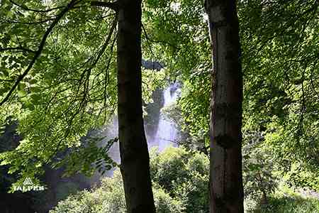 Séjourner au pied des cascades