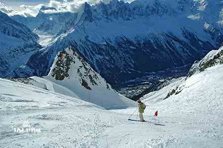 Pistes de ski face au Mont-Blanc au Brévent