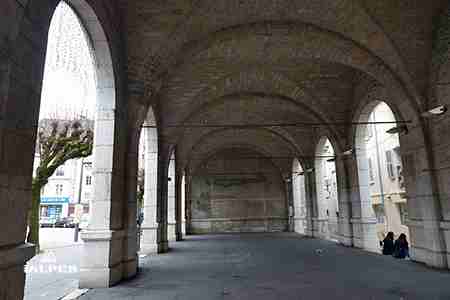 Belley, anciennes halles de la ville.