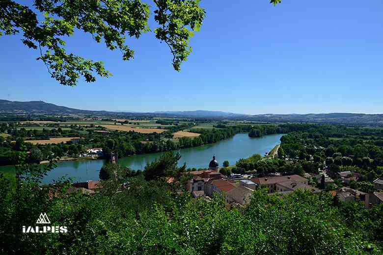 Trévoux, panorama sur la ville et la Saône