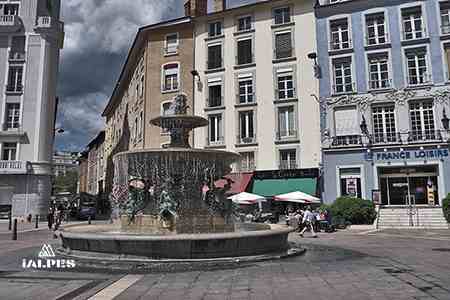 Isère: Grenoble place Lavalette