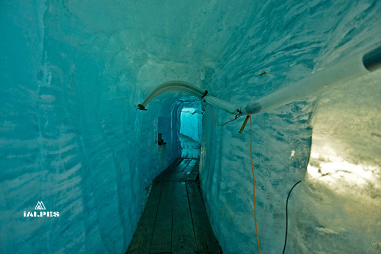 Valais, glacier du Rhône, galerie de visite.