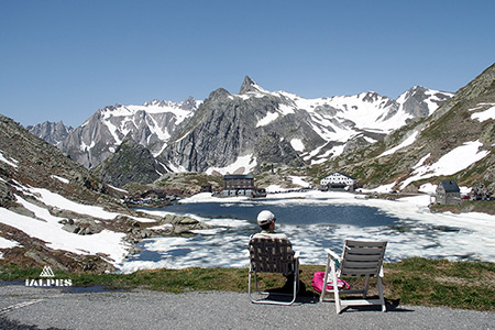 Valais, col du Simplon et le lac gelé