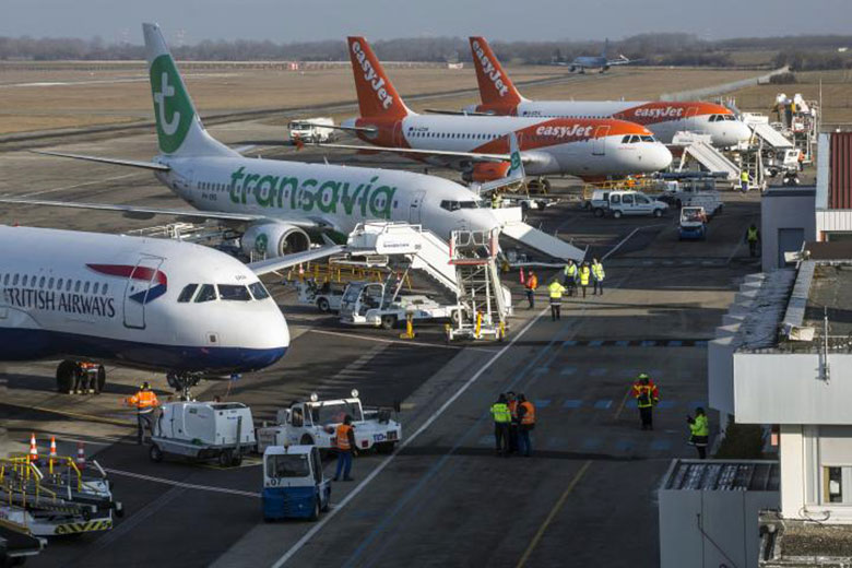 Aéroport Grenoble Alpes-Isère, parking avion