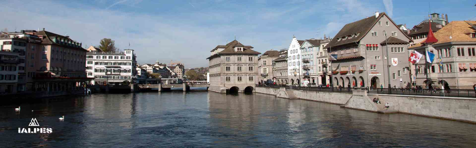 Zurich la Limmat et l'Hôtel-de-Ville