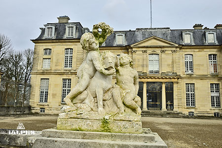 Statue chien et enfants, château de Champs-sur-Marne