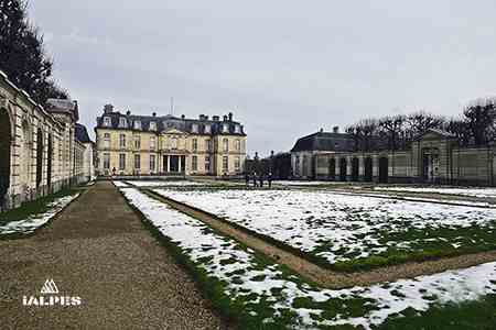 Allée du château de Champs-sur-Marne