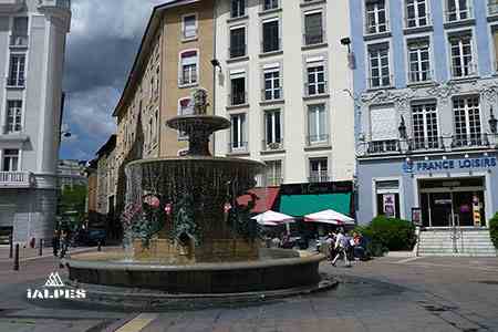 Place du Marquis Lavalette à Grenoble, région Auvergne Rhône-Alpes