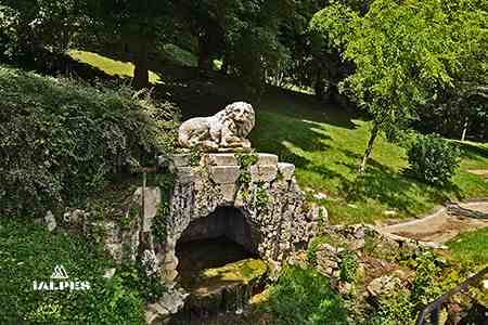 Fontaine au Lion cours Saint-Maurice