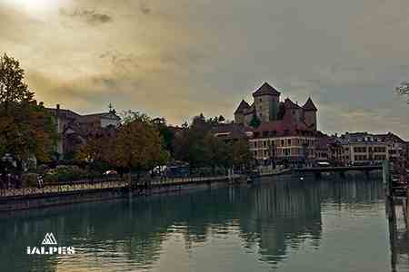 Annecy: le canal et le château