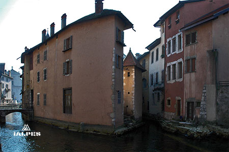 Annecy, canal du Vassé de nuit