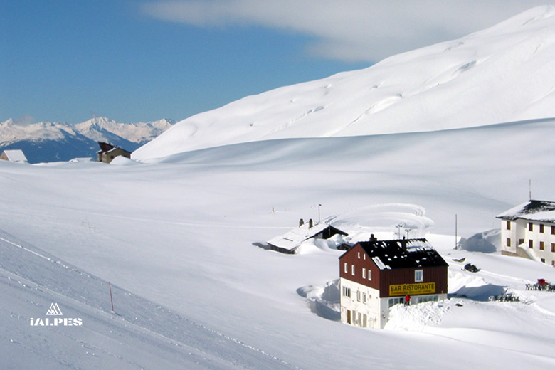 Vallée d'Aoste, col du Petit-Saint-Bernard en hiver.