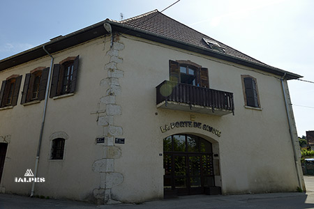 La Porte de Savoie, Saint Genix-sur-Guiers