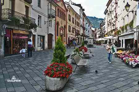 Via Croix de Ville, Aoste, Italie
