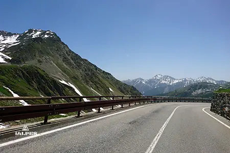 Vallée d'Aoste, route du col du Grand Saint-Bernard, galerie anti avalanche.